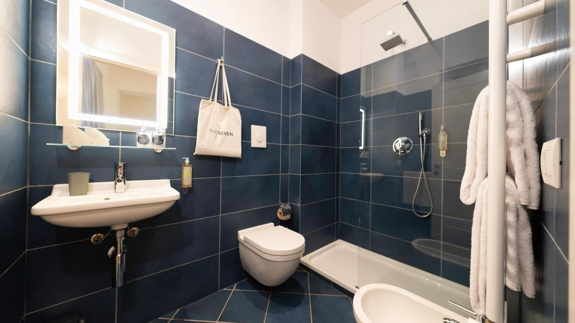 Apartment The Seven Residence Genoa