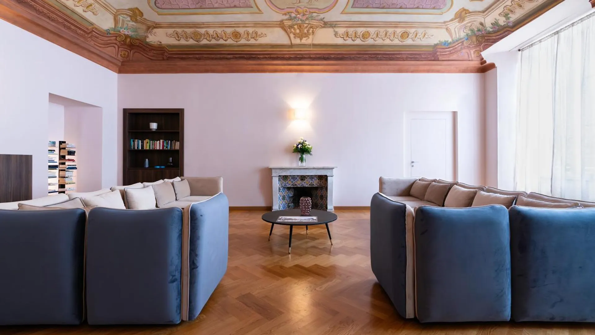 Apartment The Seven Residence Genoa Italy